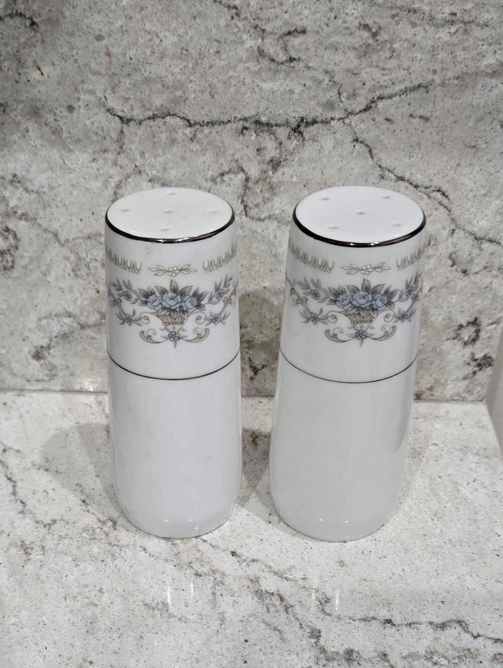 Made In JAPAN, Classic White Floral Porcelain Salt and Pepper Shaker Set. EUC.